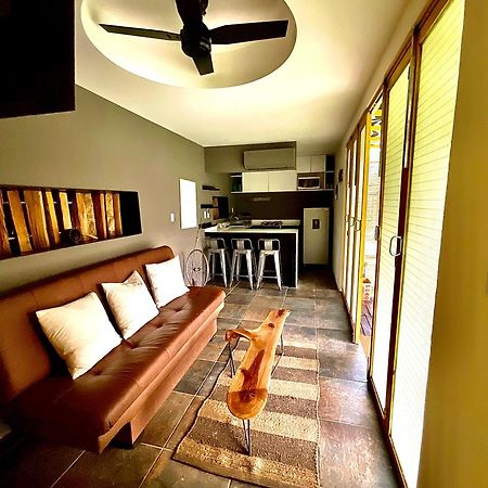 틀라야카판 Container House 아파트 호텔 외부 사진