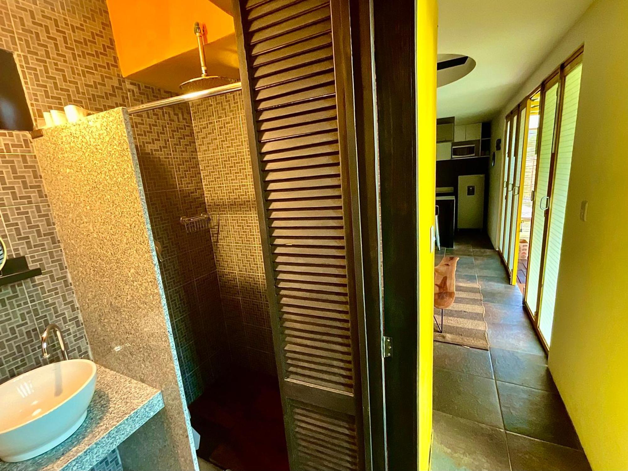 틀라야카판 Container House 아파트 호텔 외부 사진