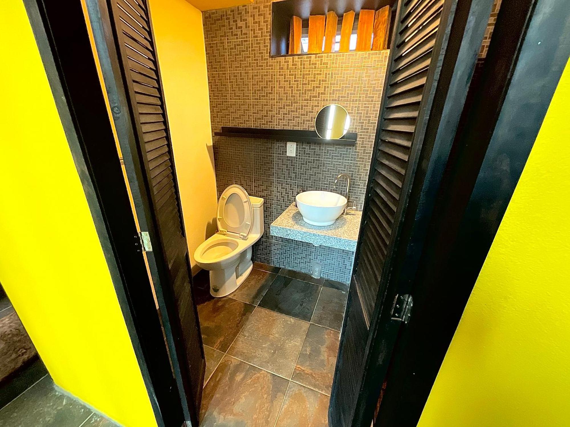 틀라야카판 Container House 아파트 호텔 외부 사진