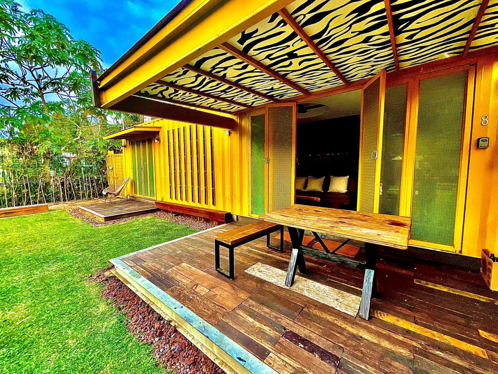 틀라야카판 Container House 아파트 호텔 외부 사진