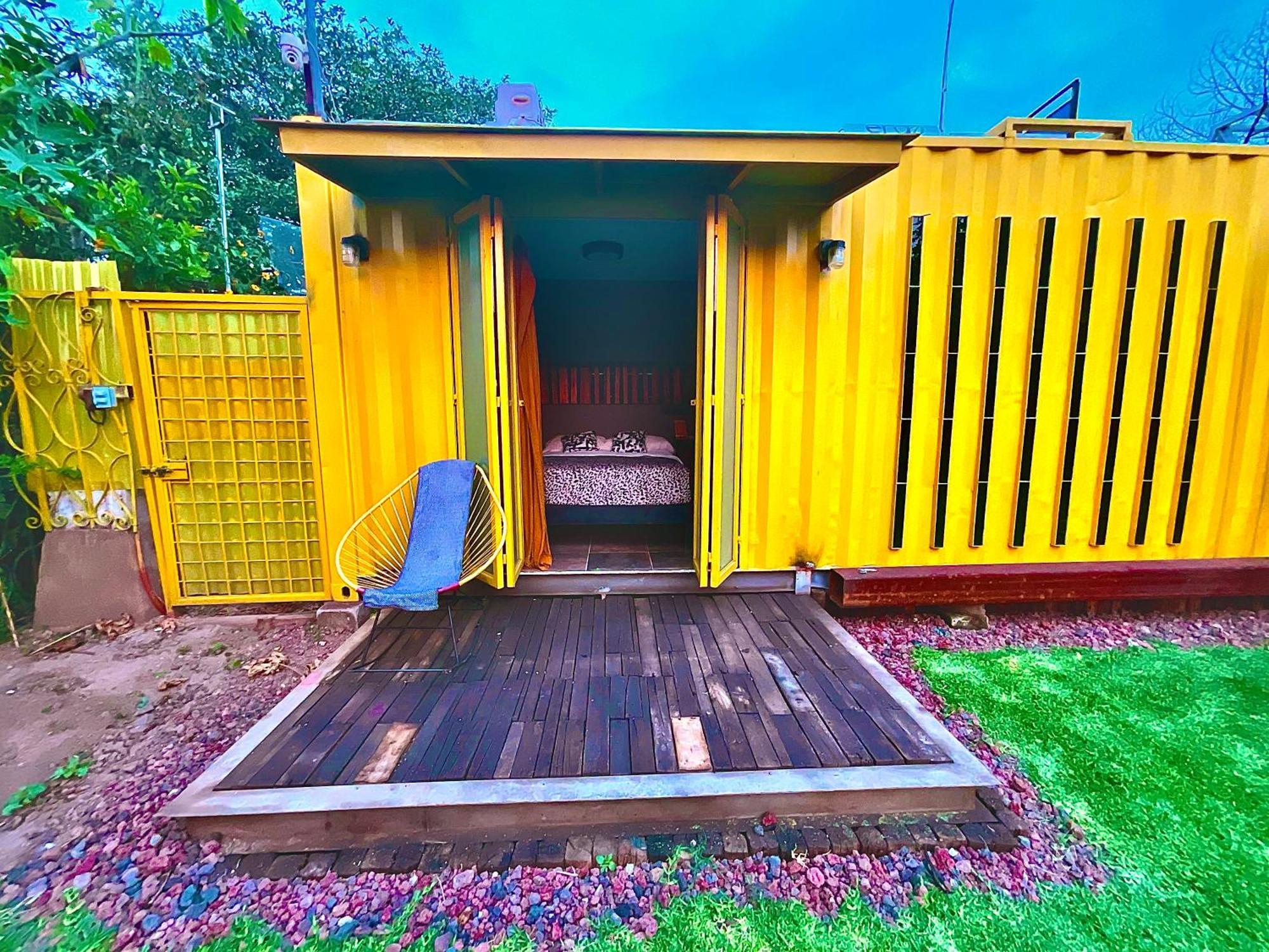 틀라야카판 Container House 아파트 호텔 외부 사진