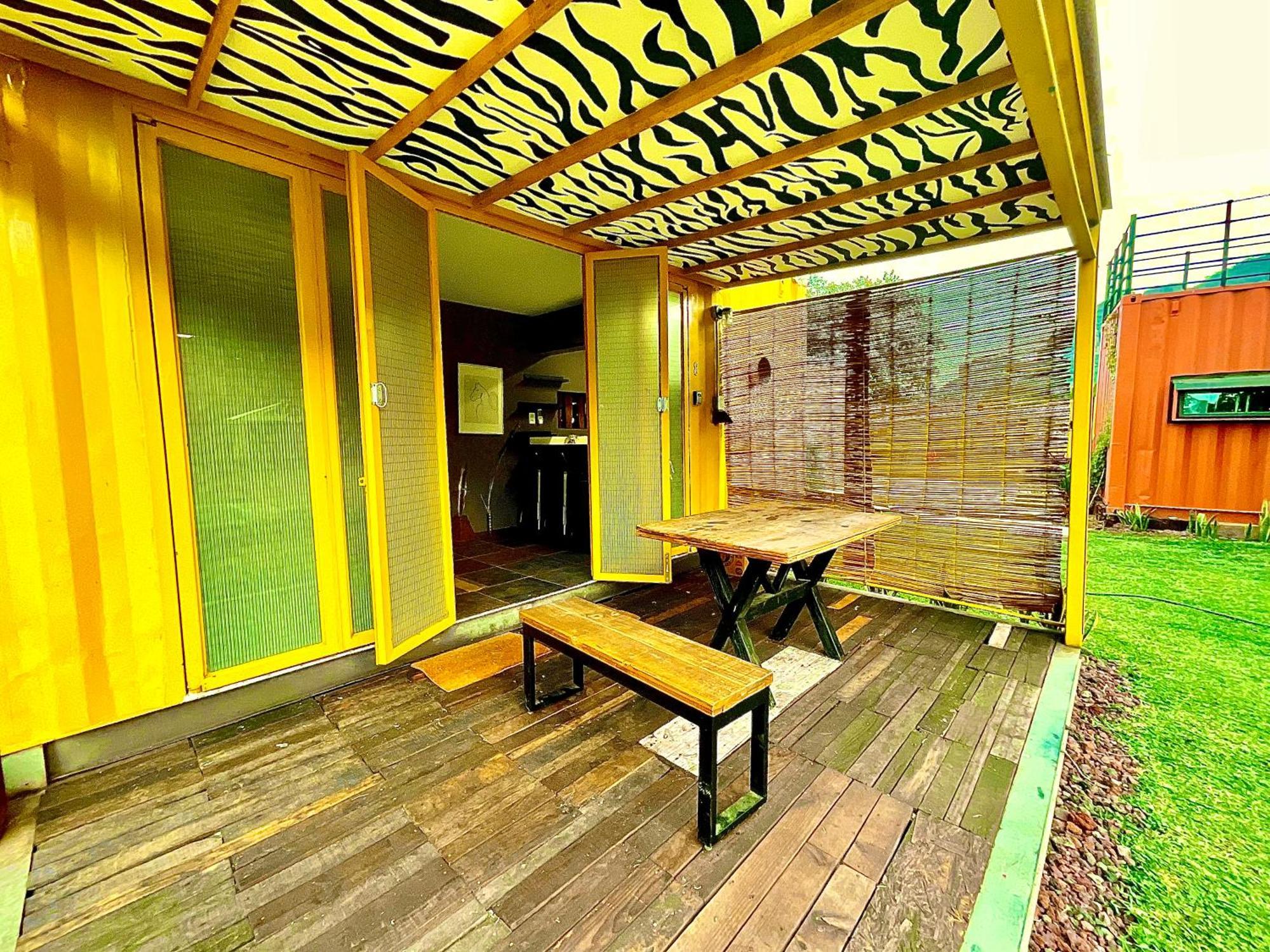 틀라야카판 Container House 아파트 호텔 외부 사진